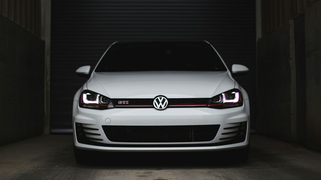 How much does a locksmith charge to program a key for a Volkswagen? Cost guide
